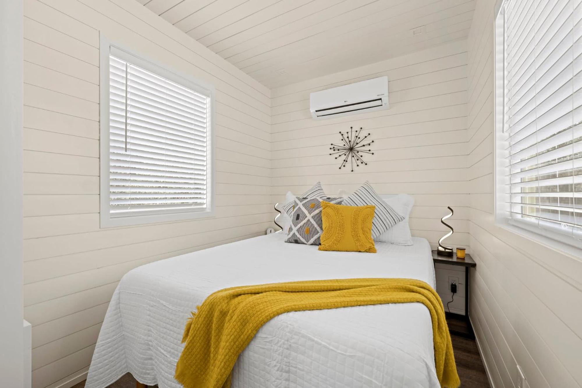 New The Yellow Beacon-Luxury Shipping Container Fredericksburg Exterior photo