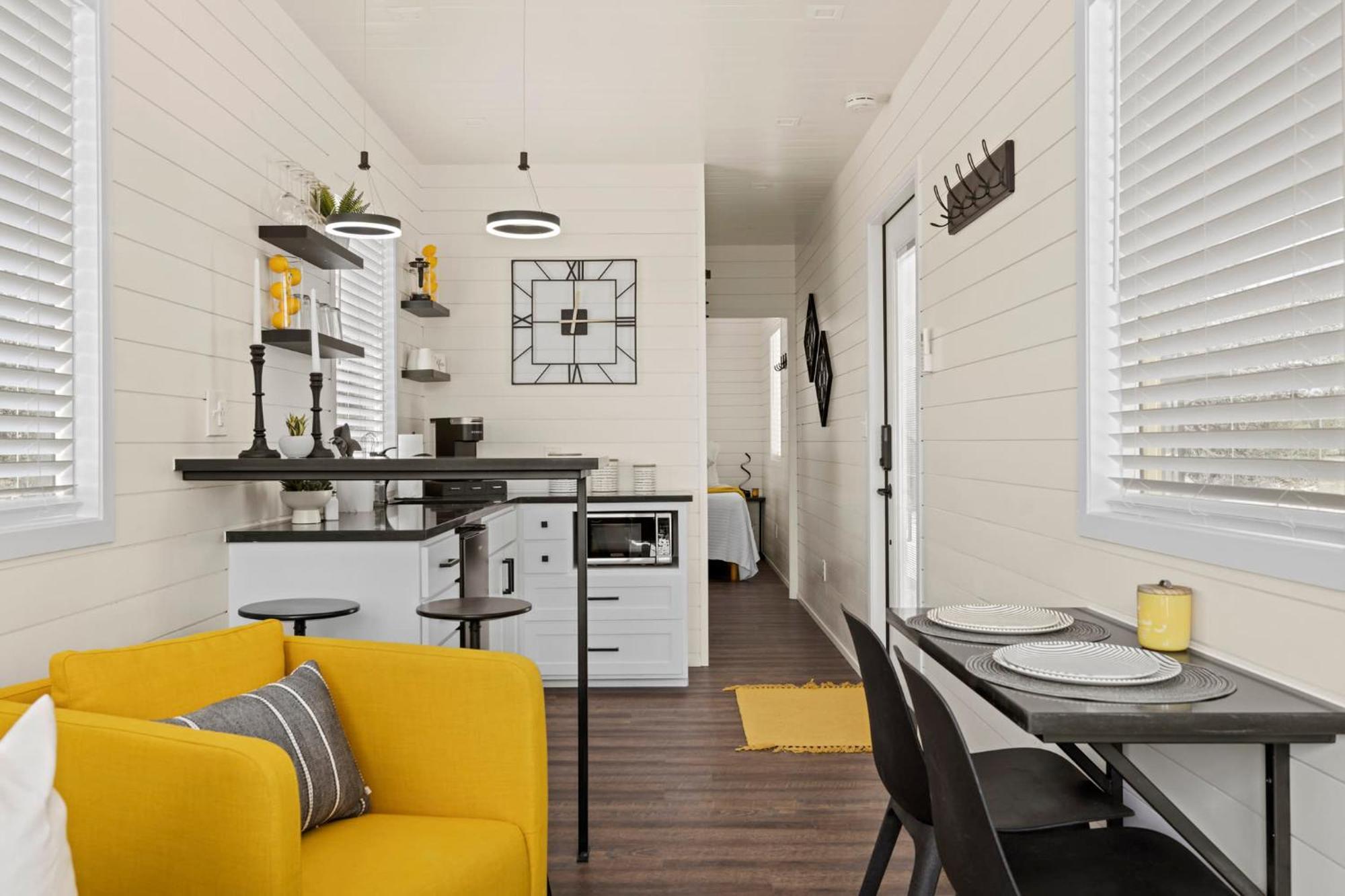 New The Yellow Beacon-Luxury Shipping Container Fredericksburg Exterior photo